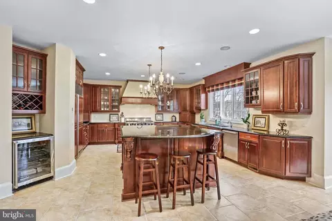 8896 Olson Ct, Mclean, VA 22102 photo 10
