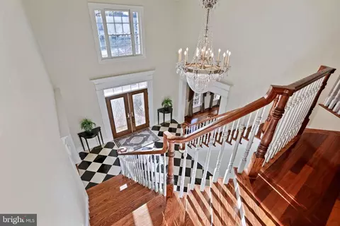 8896 Olson Ct, Mclean, VA 22102 photo 4