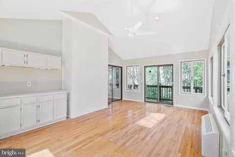 10328 Eclipse Ln, Great Falls, VA 22066 photo 16