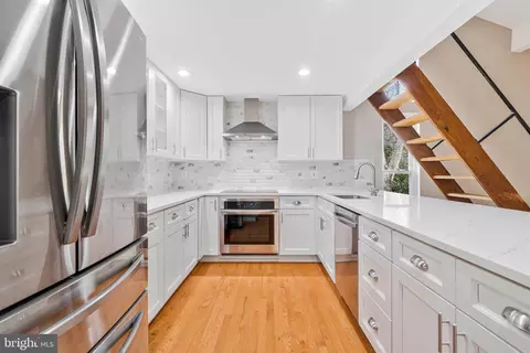 10328 Eclipse Ln, Great Falls, VA 22066 photo 6