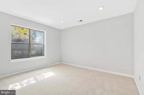 10328 Eclipse Ln, Great Falls, VA 22066 photo 36
