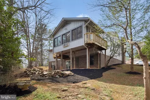 10328 Eclipse Ln, Great Falls, VA 22066 photo 38