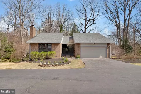 10328 Eclipse Ln, Great Falls, VA 22066 photo 2