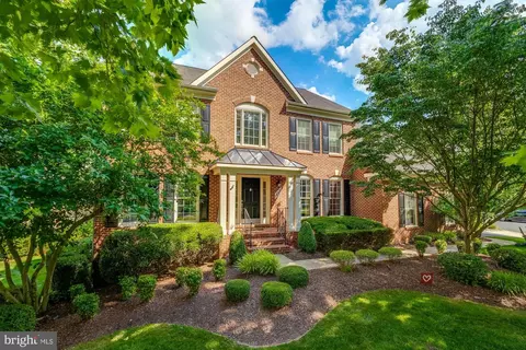 1608 Lupine Den Ct, Vienna, VA 22182