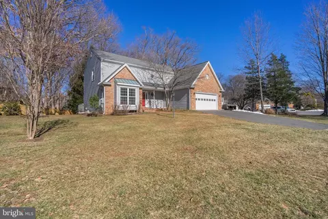 3337 Fern Hollow Pl, Herndon, VA 20171