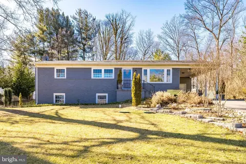 1072 Utterback Store Rd, Great Falls, VA 22066 photo 1