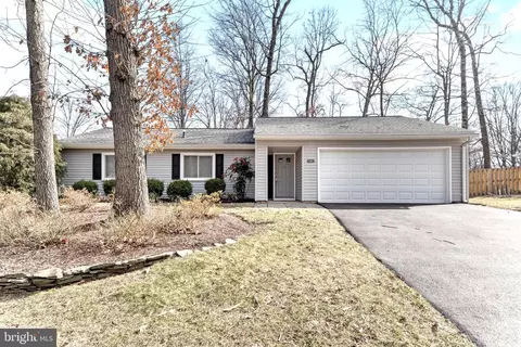 1523 Hiddenbrook Dr, Herndon, VA 20170