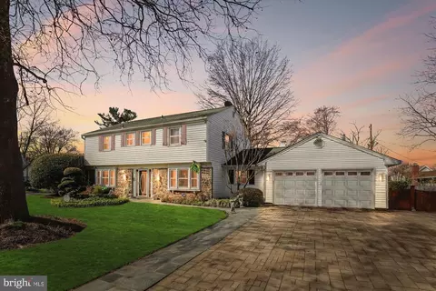 4212 Majestic Ln, Fairfax, VA 22033