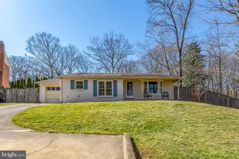 10316 Collingham Dr, Fairfax, VA 22032