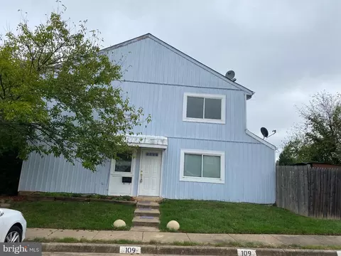 1005 Queens Ct, Herndon, VA 20170