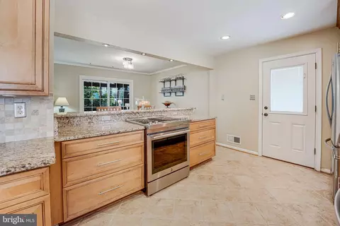 8812 Side Saddle Rd, Springfield, VA 22152 photo 18