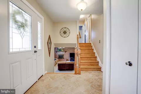 8812 Side Saddle Rd, Springfield, VA 22152 photo 6