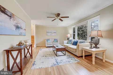 8812 Side Saddle Rd, Springfield, VA 22152 photo 9