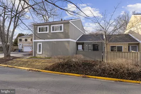 11322 Links Ct, Reston, VA 20190 photo 1