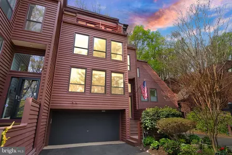 2013 Turtle Pond Dr, Reston, VA 20191