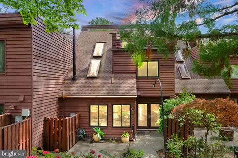 2013 Turtle Pond Dr, Reston, VA 20191 photo 3