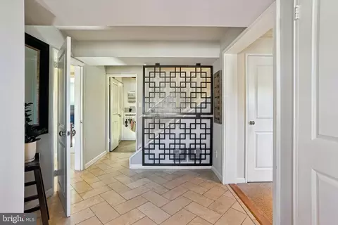 6707 Old Chesterbrook Rd, Mclean, VA 22101 photo 4