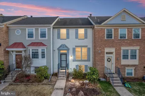 13341 Burkitts Rd, Fairfax, VA 22033