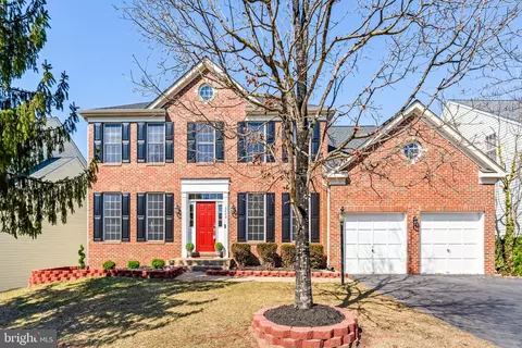 6440 La Petite Pl, Centreville, VA 20121