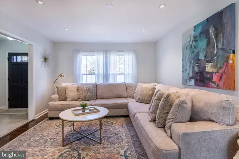 8307 Forrester Blvd, Springfield, VA 22152 photo 9