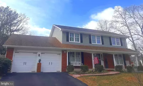 2725 Glencroft Rd, Vienna, VA 22181