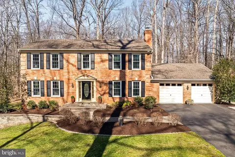 11529 Clara Barton Dr, Fairfax Station, VA 22039