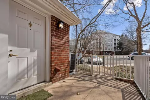 Exterior - 1625 International Dr #TH-2, Mclean, VA 22102 photo 1 of 4