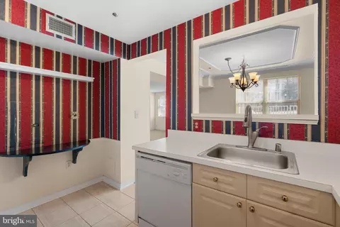 Kitchen - 1625 International Dr #TH-2, Mclean, VA 22102 photo 3 of 3