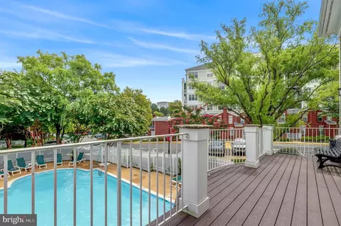 Exterior - 1625 International Dr #TH-2, Mclean, VA 22102 photo 3 of 4