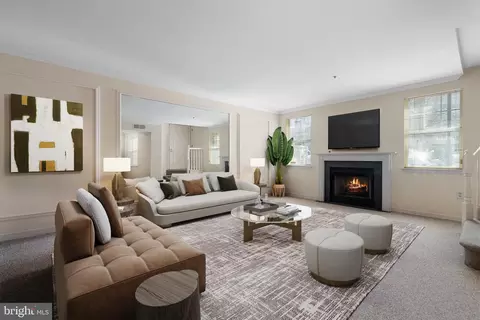 Living - 1625 International Dr #TH-2, Mclean, VA 22102 photo 3 of 6