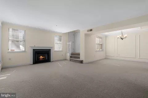 Living - 1625 International Dr #TH-2, Mclean, VA 22102 photo 2 of 6
