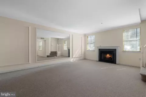 Living - 1625 International Dr #TH-2, Mclean, VA 22102 photo 4 of 6