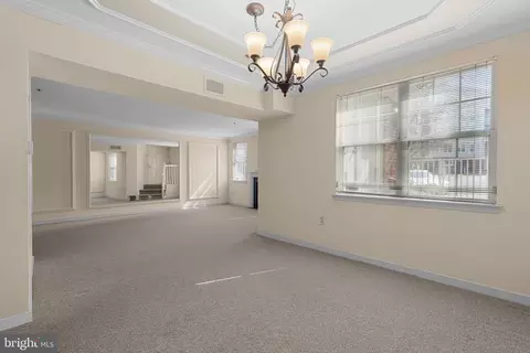 Living - 1625 International Dr #TH-2, Mclean, VA 22102 photo 5 of 6