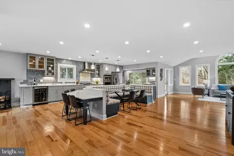 1952 Weybridge Ln, Reston, VA 20191 photo 5