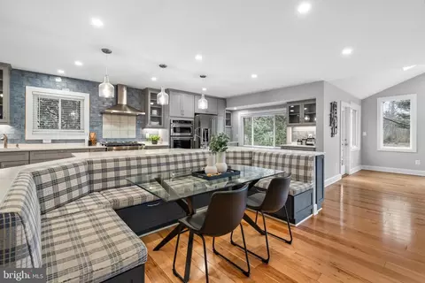 1952 Weybridge Ln, Reston, VA 20191 photo 10