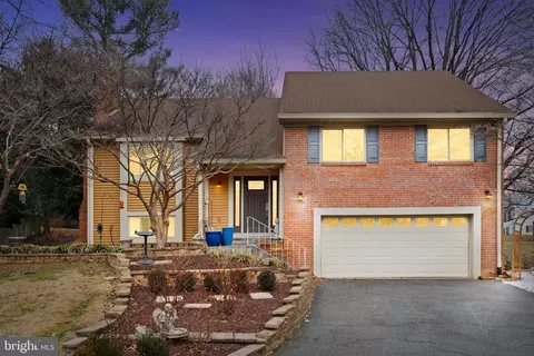 1952 Weybridge Ln, Reston, VA 20191