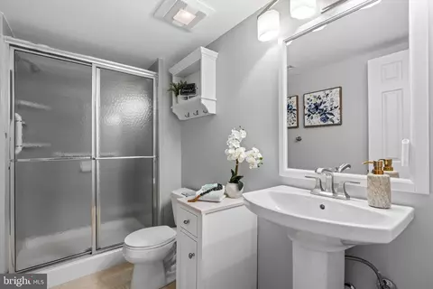 1952 Weybridge Ln, Reston, VA 20191 photo 32
