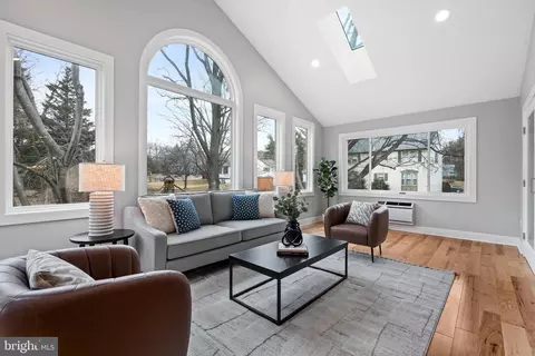 1952 Weybridge Ln, Reston, VA 20191 photo 14
