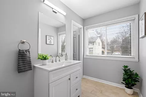1952 Weybridge Ln, Reston, VA 20191 photo 18