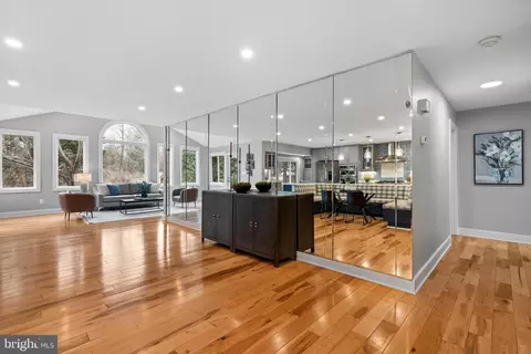 1952 Weybridge Ln, Reston, VA 20191 photo 12