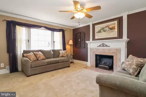 5513 Sedgwick Ln, Springfield, VA 22151 photo 3