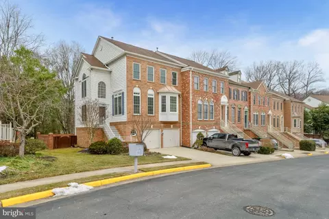 9598 Lagersfield Cir, Vienna, VA 22181