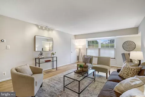Living - 7640 Provincial Dr #109, Mclean, VA 22102 photo 2 of 4