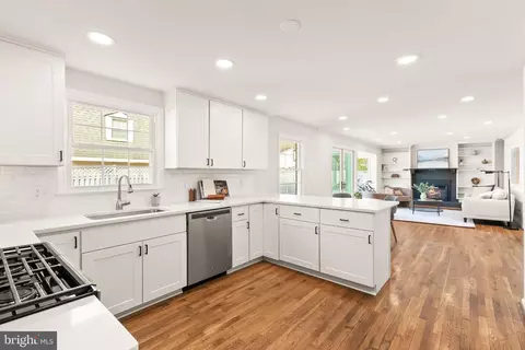 2502 Lisbon Ln, Alexandria, VA 22306