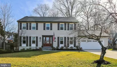 8303 Crown Court Rd, Alexandria, VA 22308