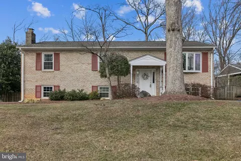 316 Westview Ct NE, Vienna, VA 22180
