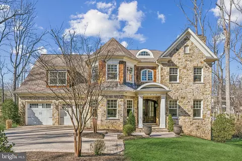 1070 Vista Dr, Mclean, VA 22102