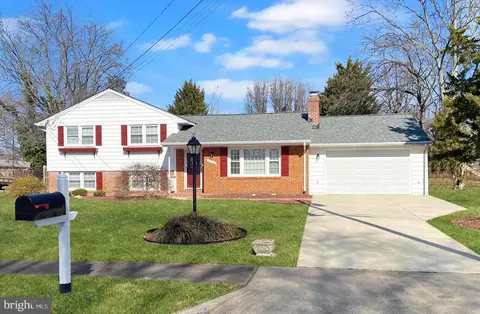 5505 Munsey Pl, Centreville, VA 20120