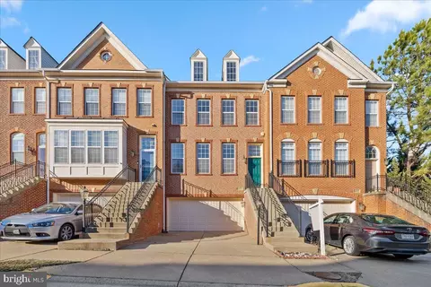 5675 Faircloth Ct, Centreville, VA 20120