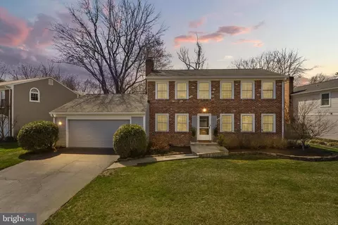 10955 Adare Dr, Fairfax, VA 22032